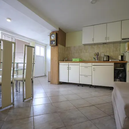 Lyra * Τρέμπινιε