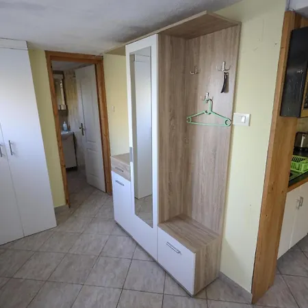Apartment Lyra *